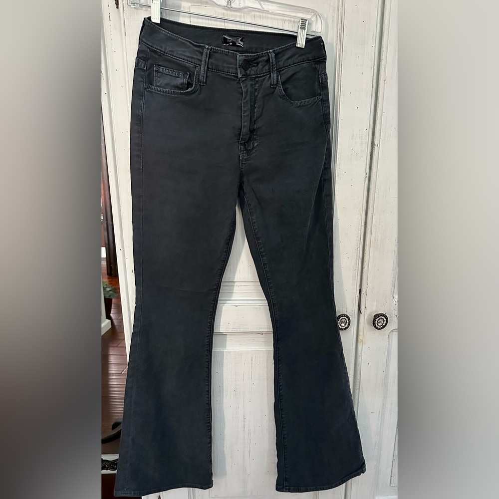 These are super cute Mother Jeans size 26.